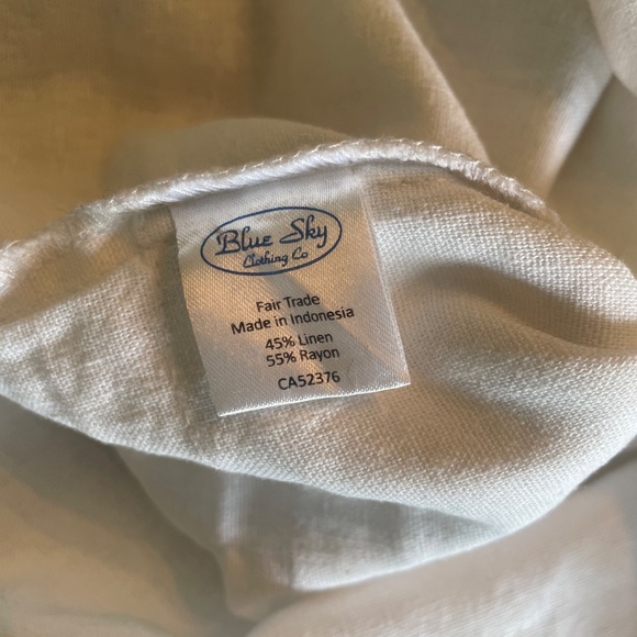 Simple White Shift Dress - Picture 6 of 6